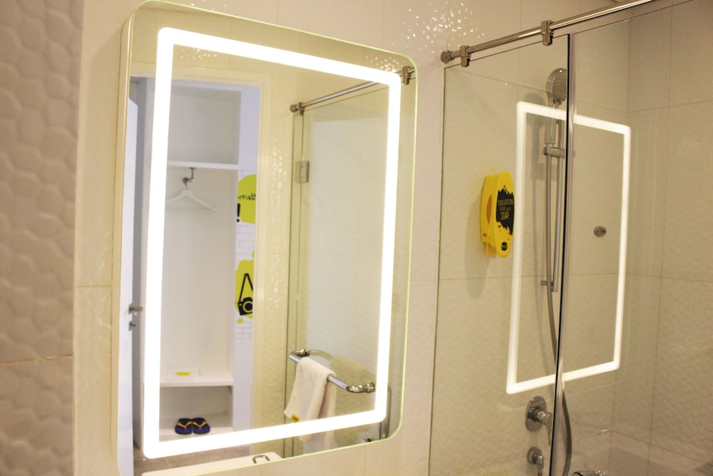 Yello Hotel Harmoni Jakarta 64/64