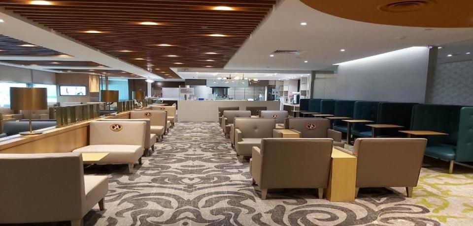 Ambassador Transit Lounge Singapore T3 36/39