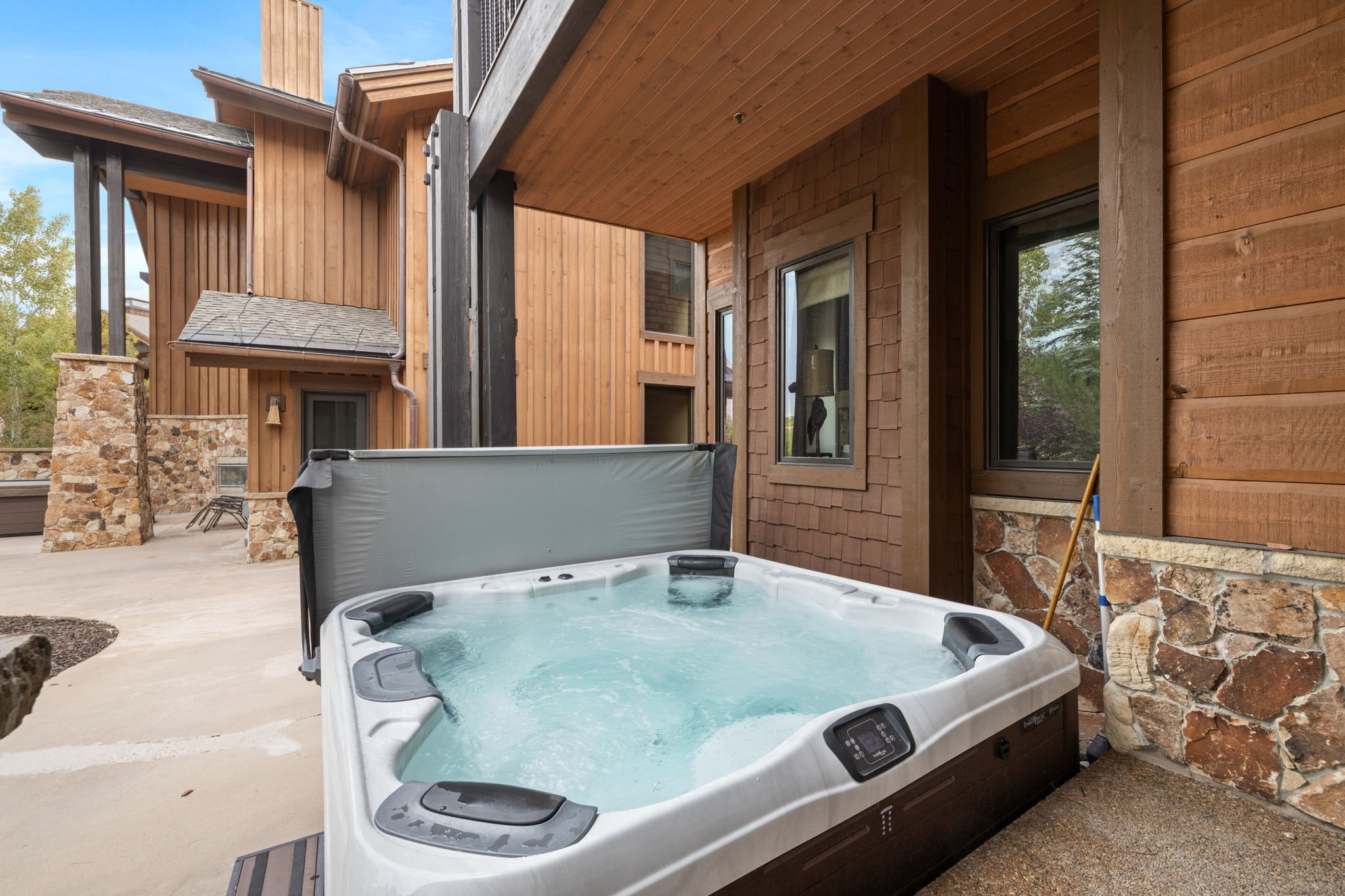 Juniper Landing By Lespri Management 20/50