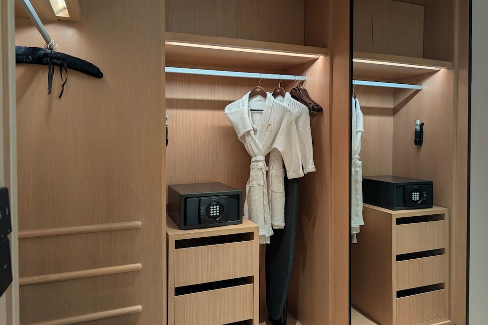 Hotel Tentrem Jakarta 6/50