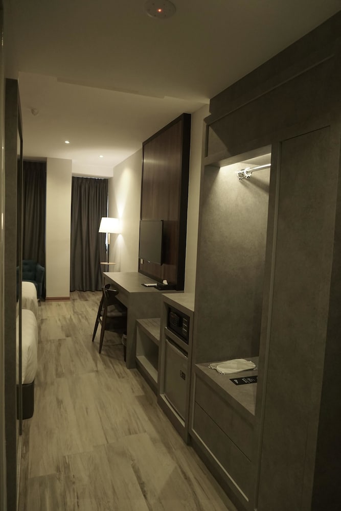 FRAME HOTEL 35/51