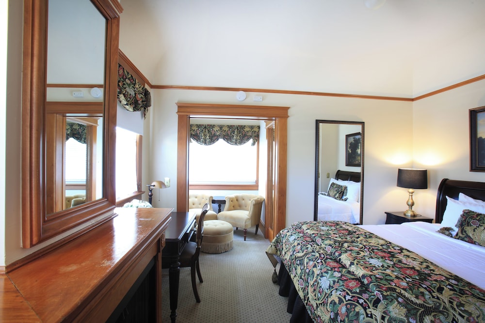 Pacific Grove Inn 37/79