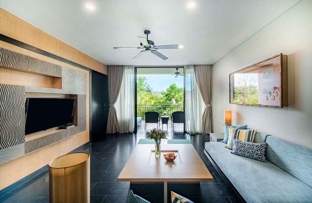 Avani+ Mai Khao Phuket Suites and Villas 24/50