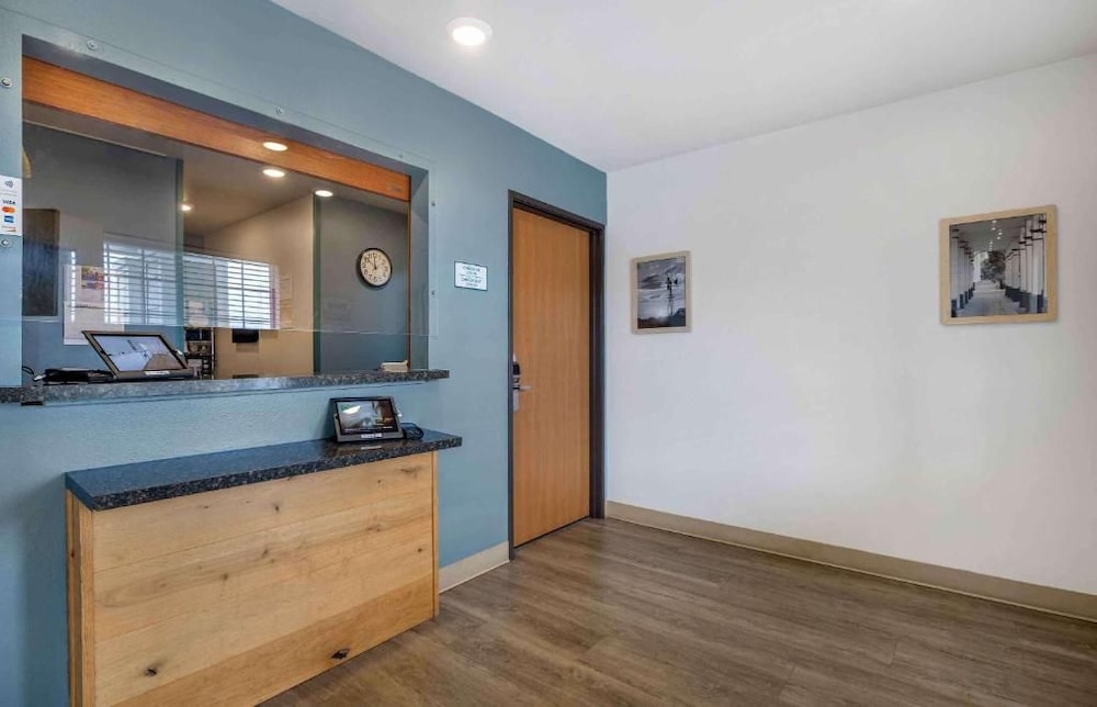 Studio 6 Extended Stay Wichita South KS 8/51