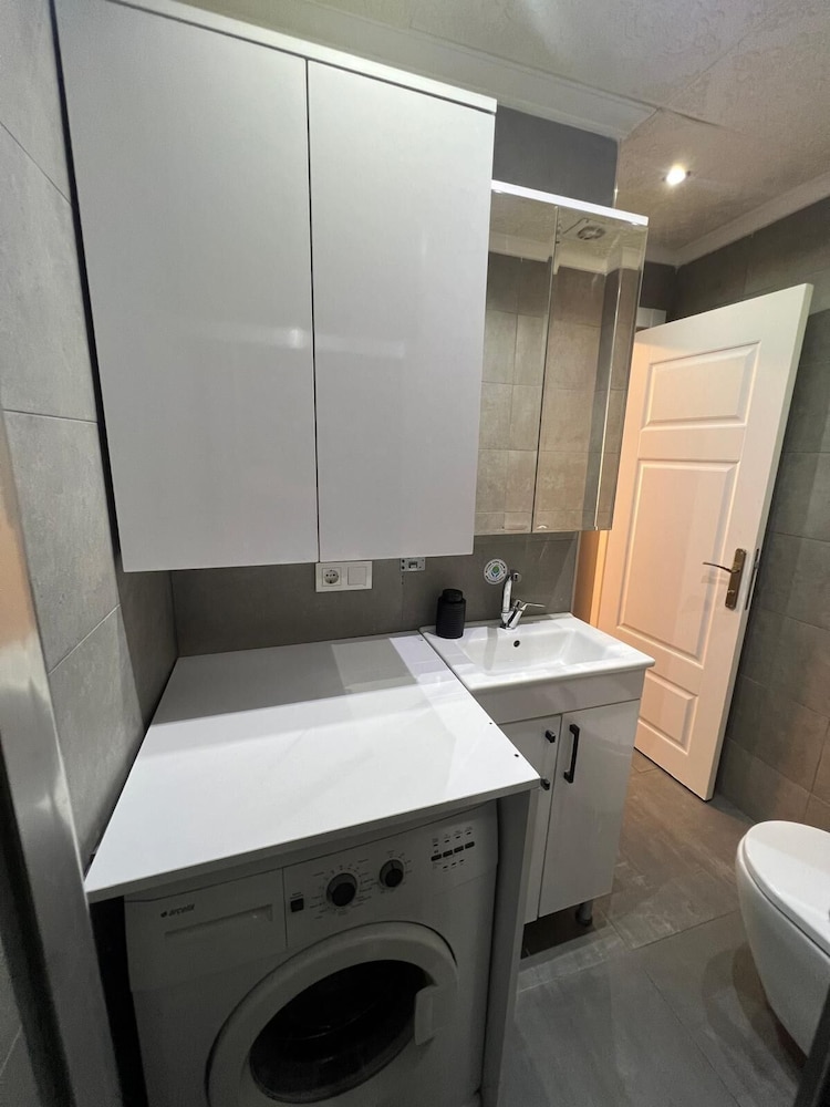 Middle Village Suite Hotel 33/39