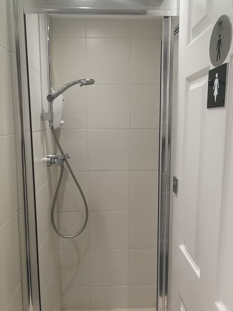 Central Hotel 70/73