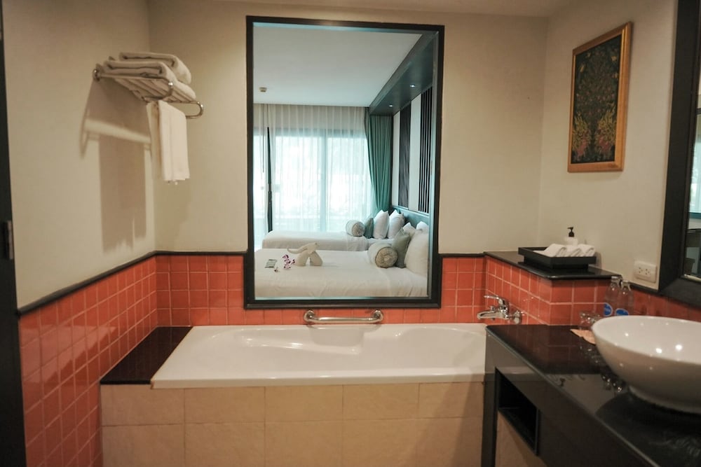 Ravindra Beach Resort and Spa 75/76
