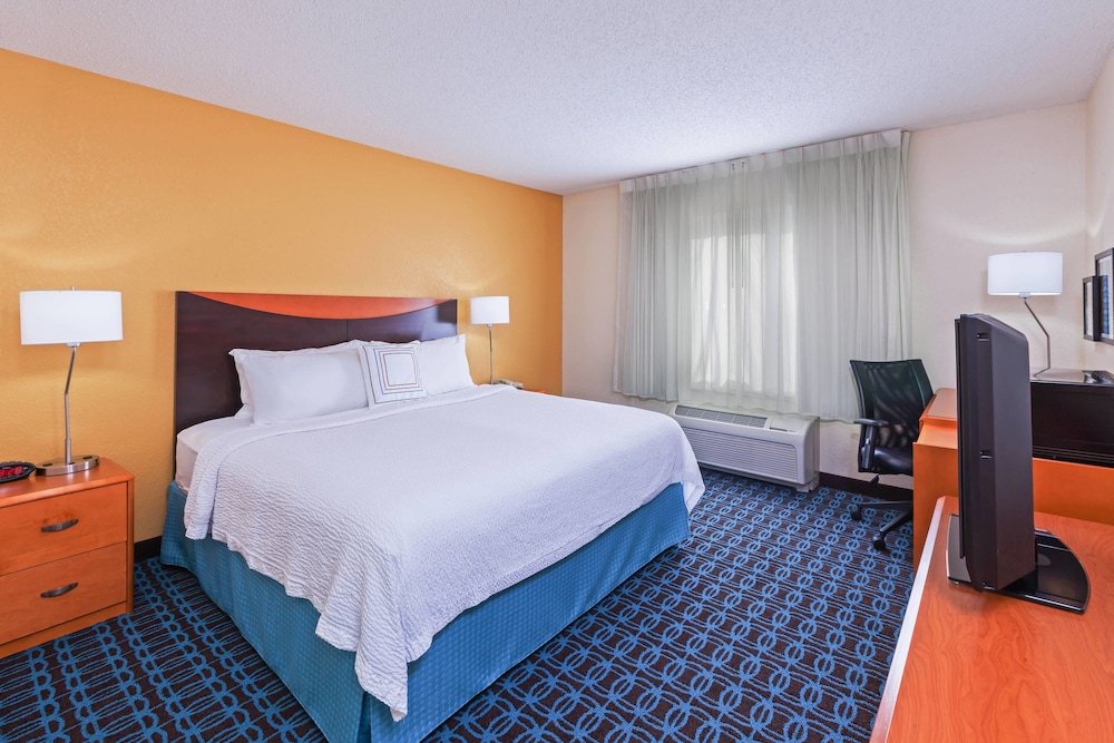 Fairfield Inn and Suites Rogers 18/56