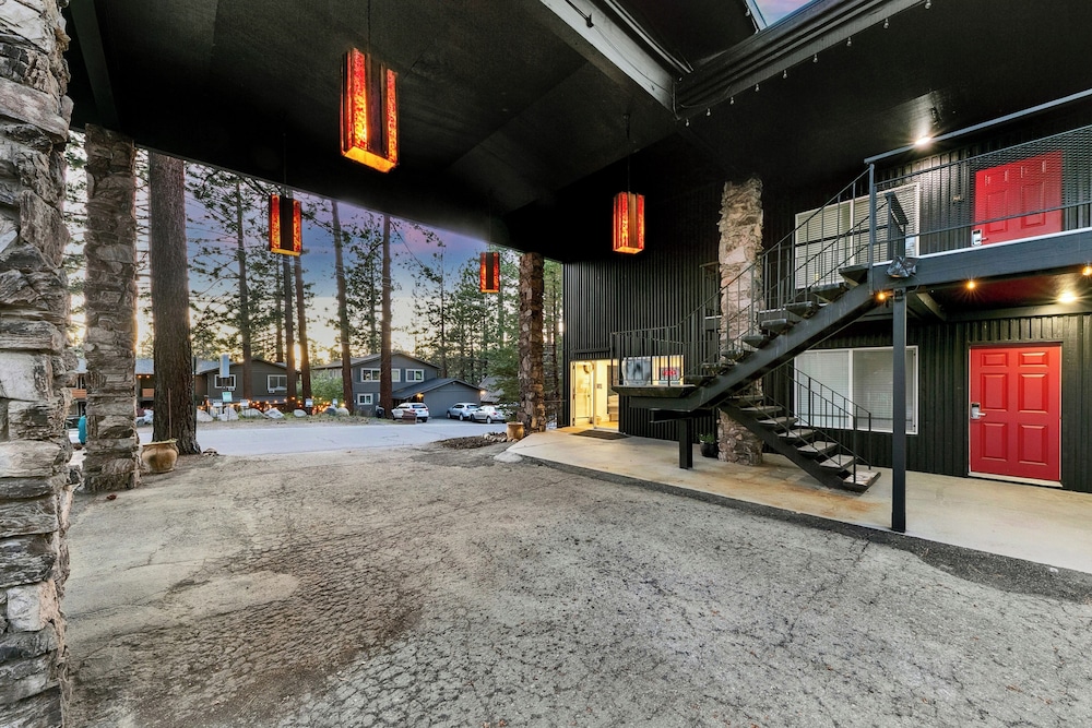 Lake Tahoe Ambassador Lodge 45/57