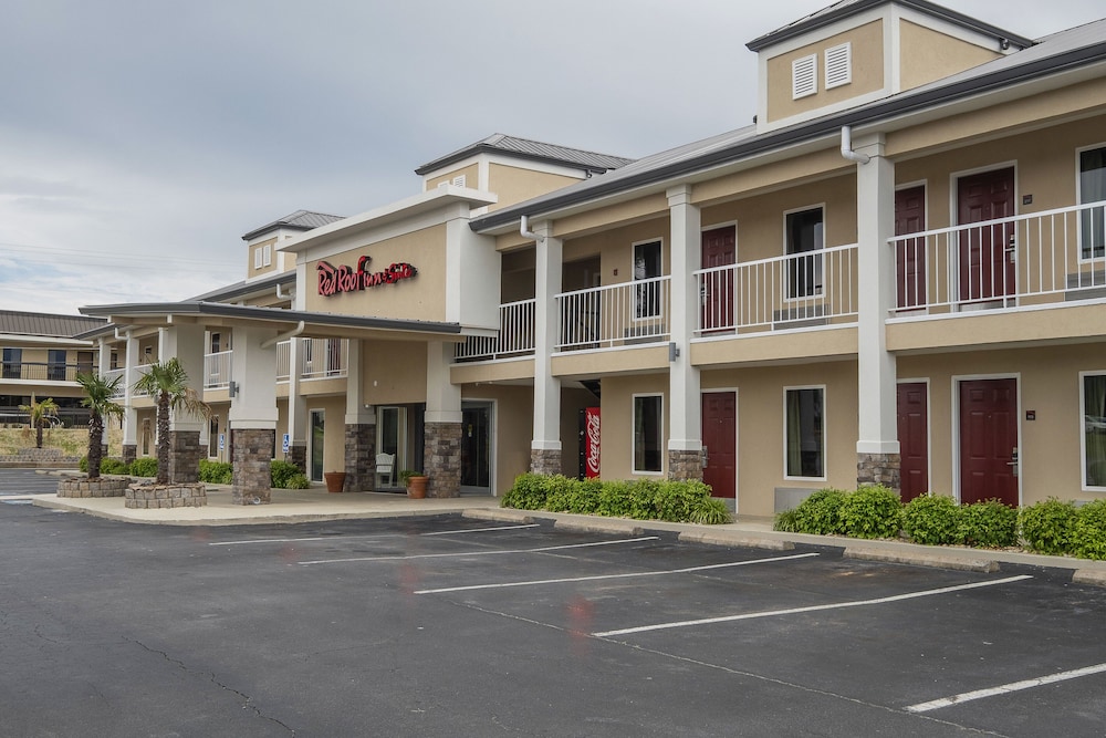Red Roof Inn & Suites Calhoun 1/34