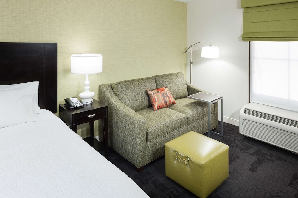 Hampton Inn & Suites Gainesville Downtown 32/55
