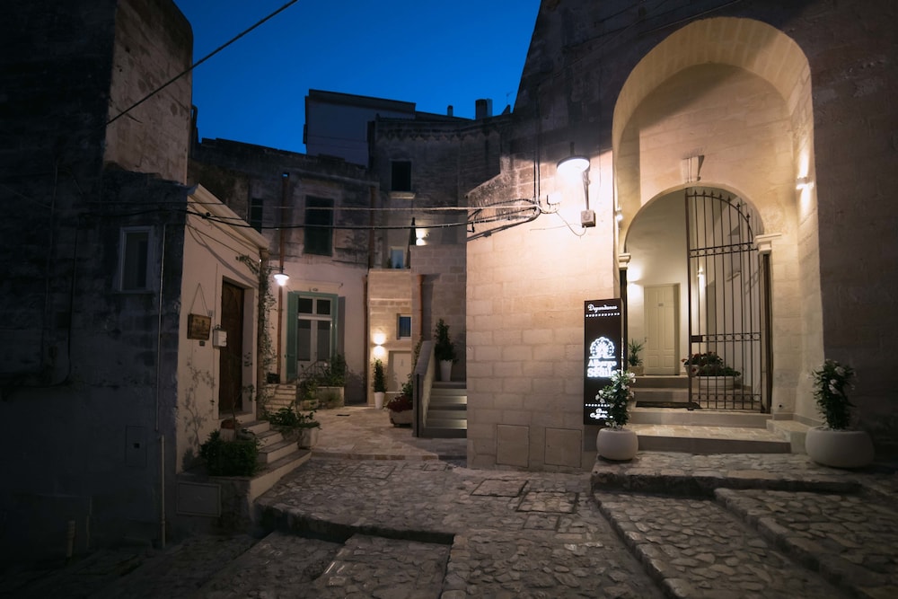 Albergo del Sedile 63/67