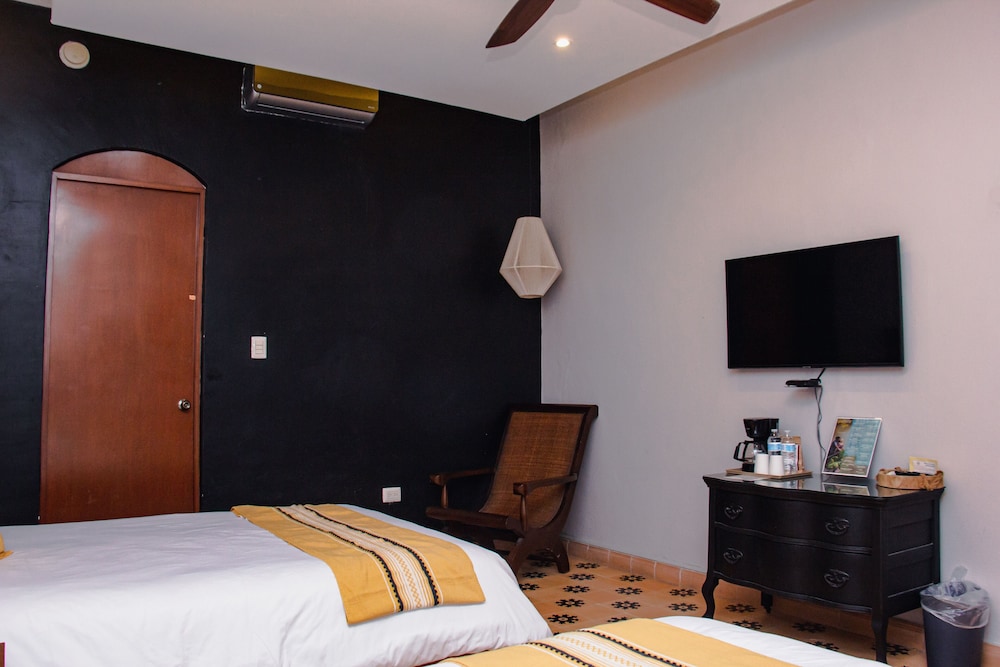 Deluxe, 2 Double Beds, Garden View, Hotel Marionetas 5/6