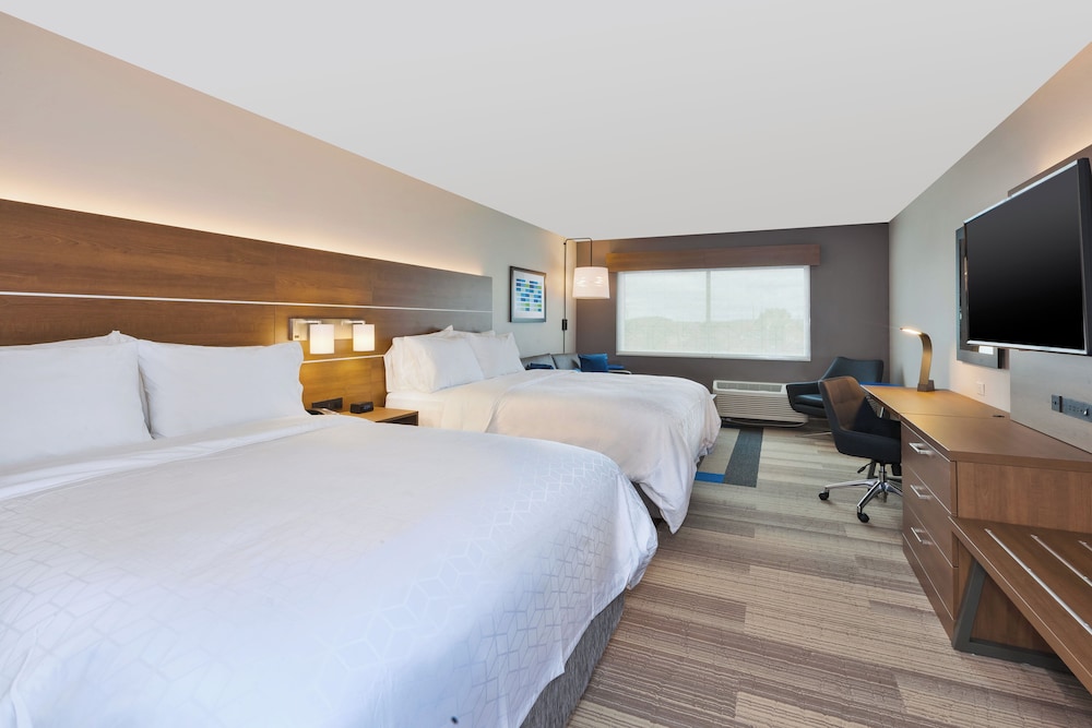 Holiday Inn Express and Suites Eau Claire West I-94, an IHG Hotel (ex Clarion Hotel Campus Area) 18/74
