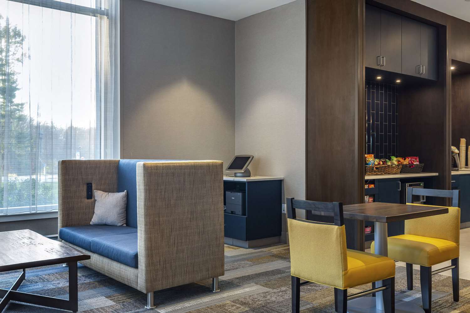 Cambria Hotel Manchester South Windsor 36/38