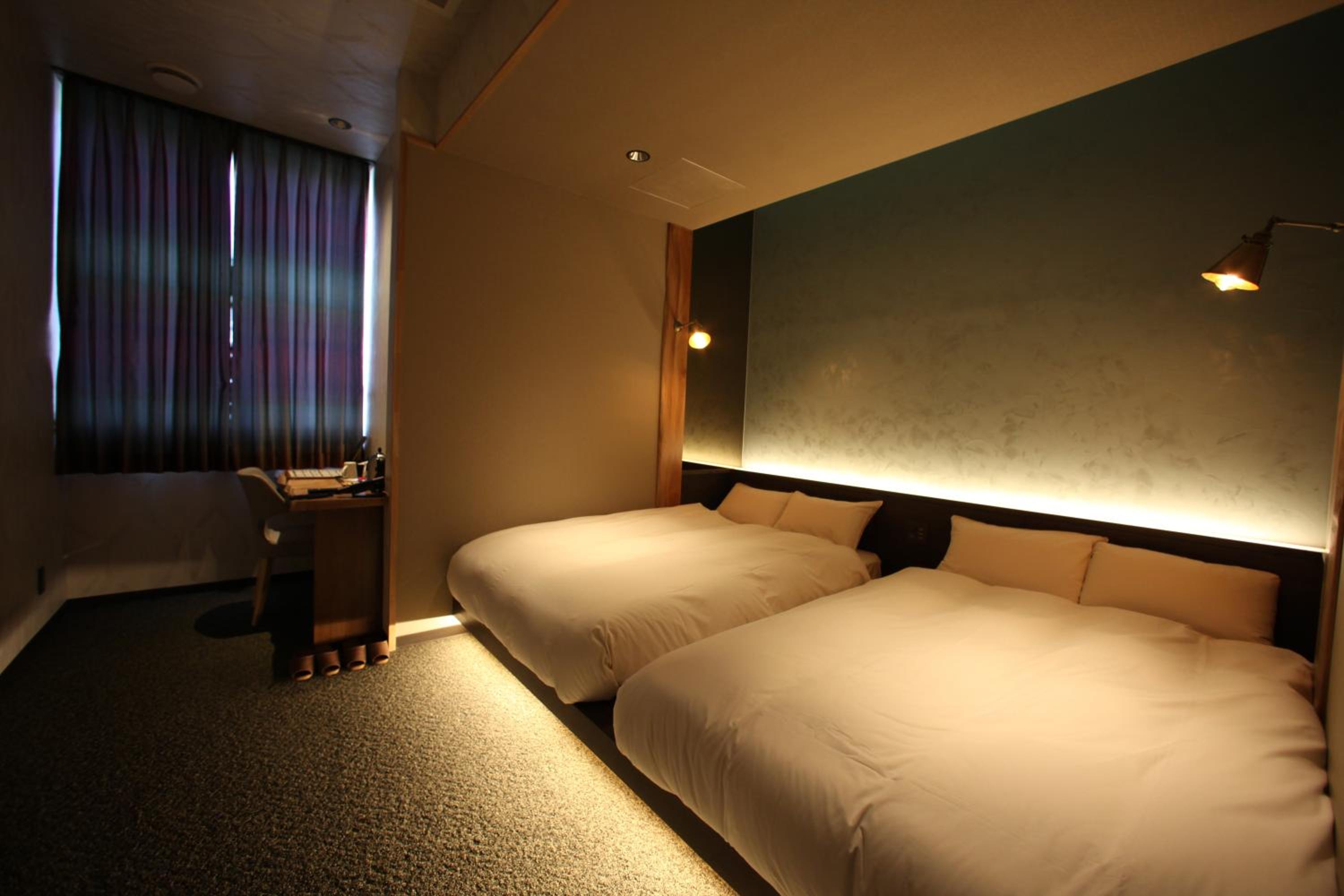 Designer, Twin Beds