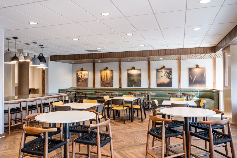 Fairfield Inn & Suites by Marriott Minneapolis North 26/36
