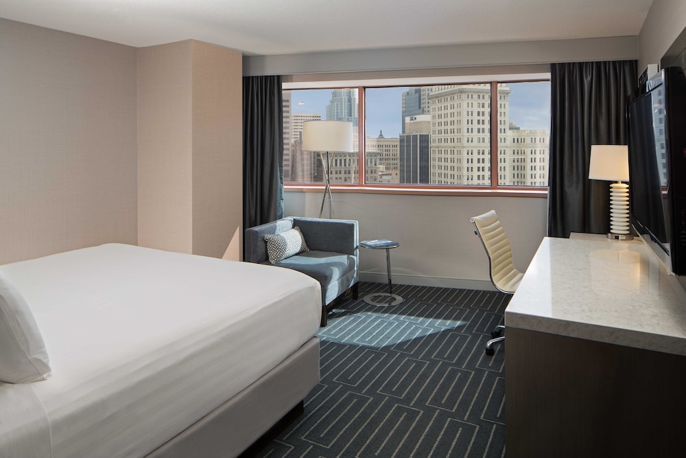 Hyatt Regency Cincinnati 33/66