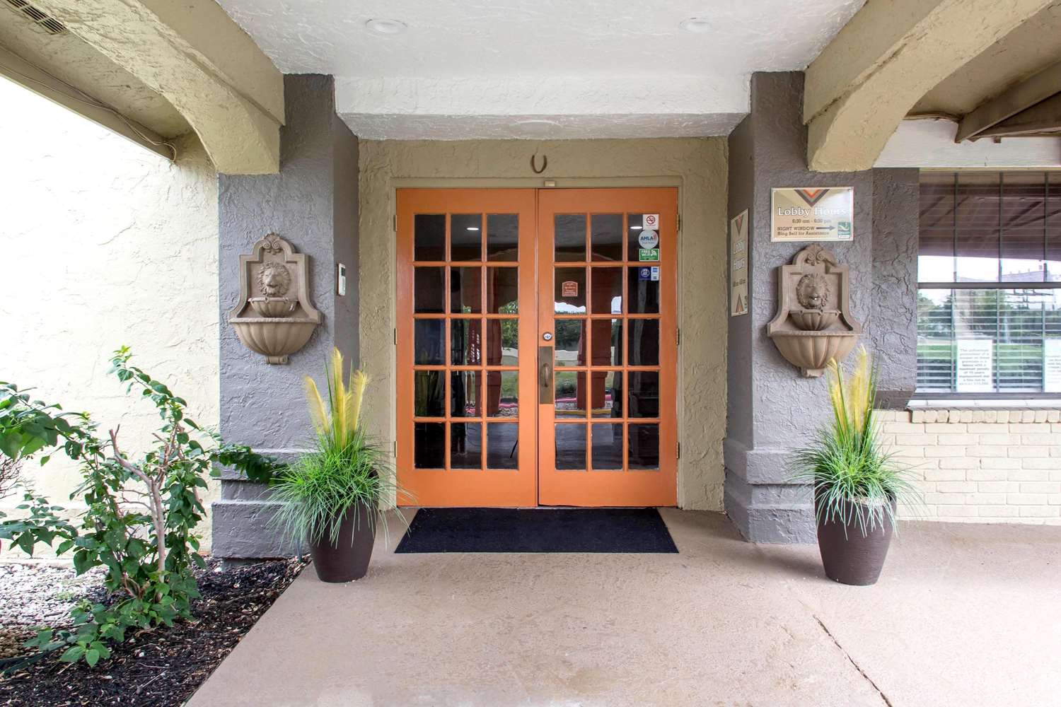 Quality Inn & Suites I-35 Near Frost Bank Center San Antonio, TX photo4