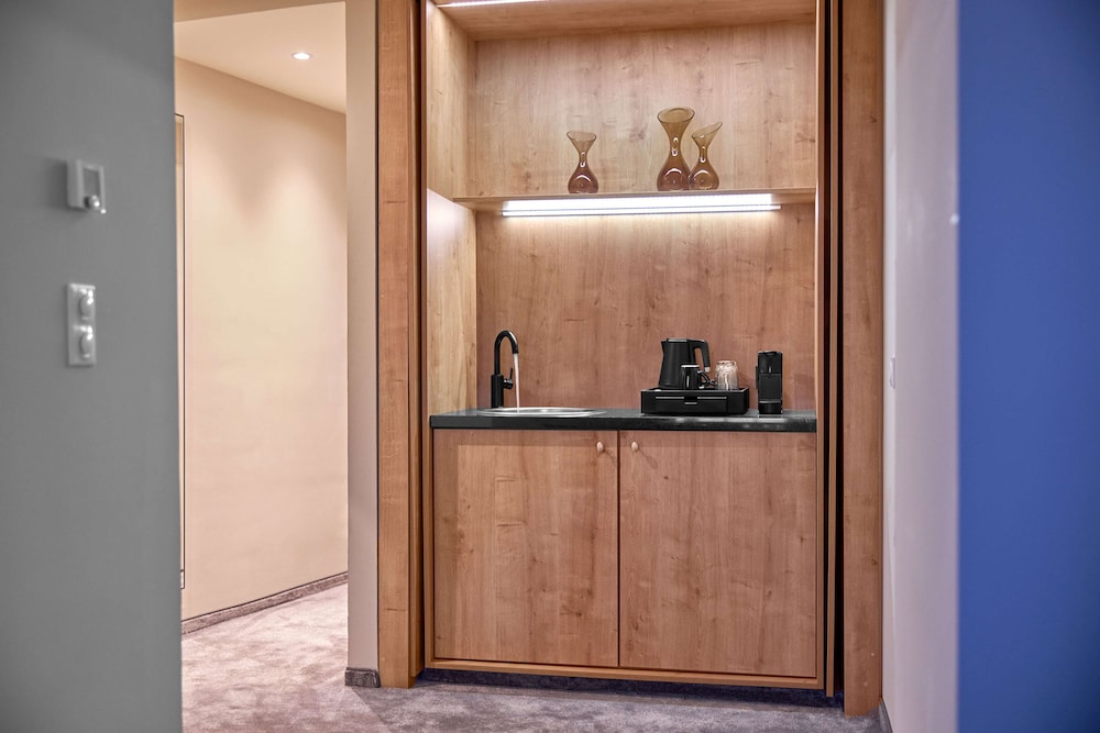 Lobby at HOTEL WASSERTURM COLOGNE CURIO COLLECTION BY HILTON, COLOGNE - KOELN