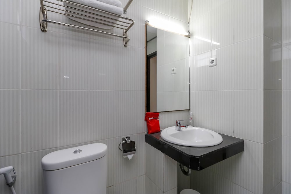 RedDoorz Plus Grand Populer Hotel (ex Nida Rooms Makassar Sulawesi) 16/33
