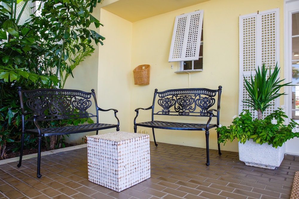 Naples Garden Inn 40/57