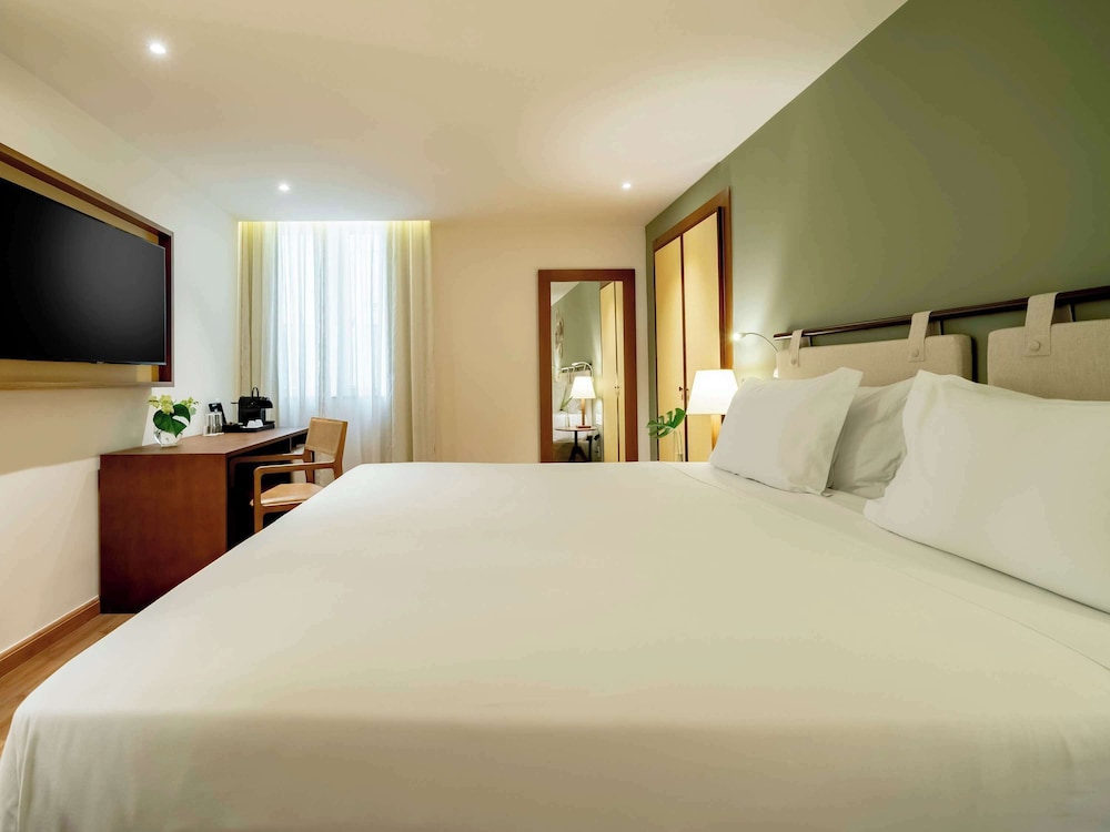 SUPERIOR, KING BED, ACCESSIBLE