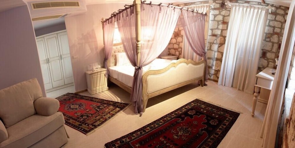 Igdeli Han Suit Otel Alacati 18/50