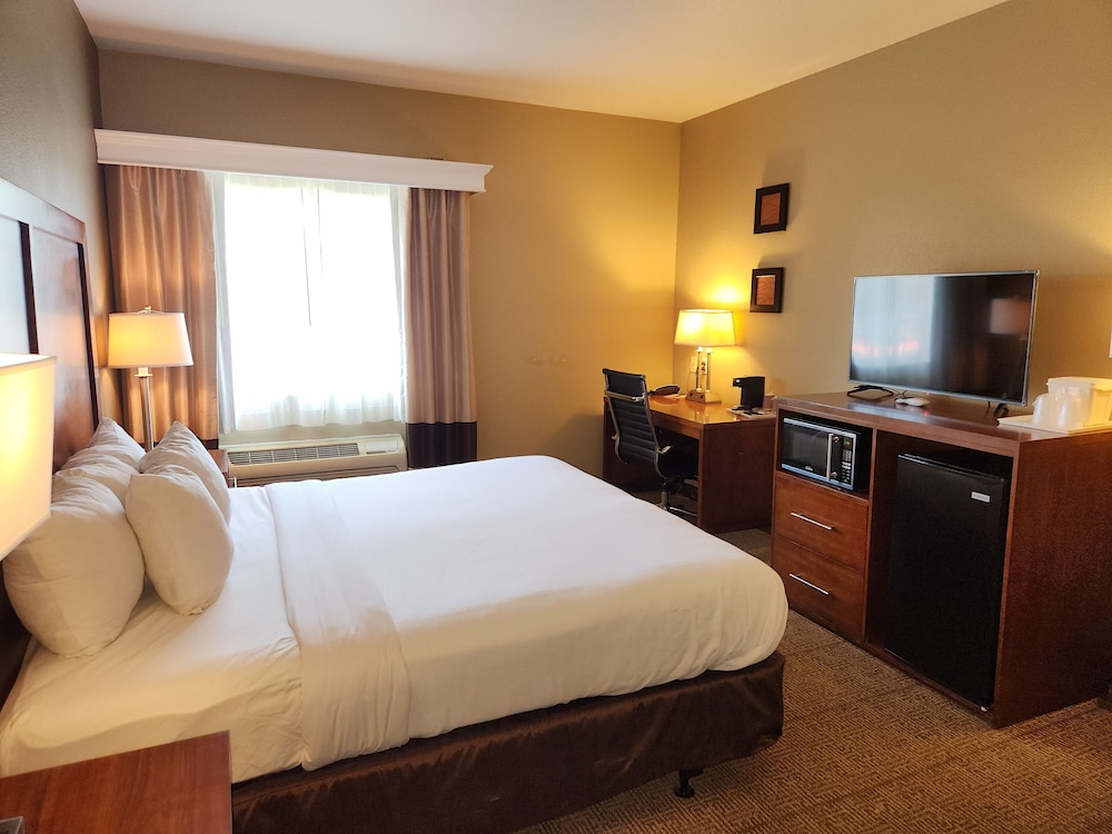 Room, King Bed, Accessible, Comfort Inn Bolivar, MO 2/4