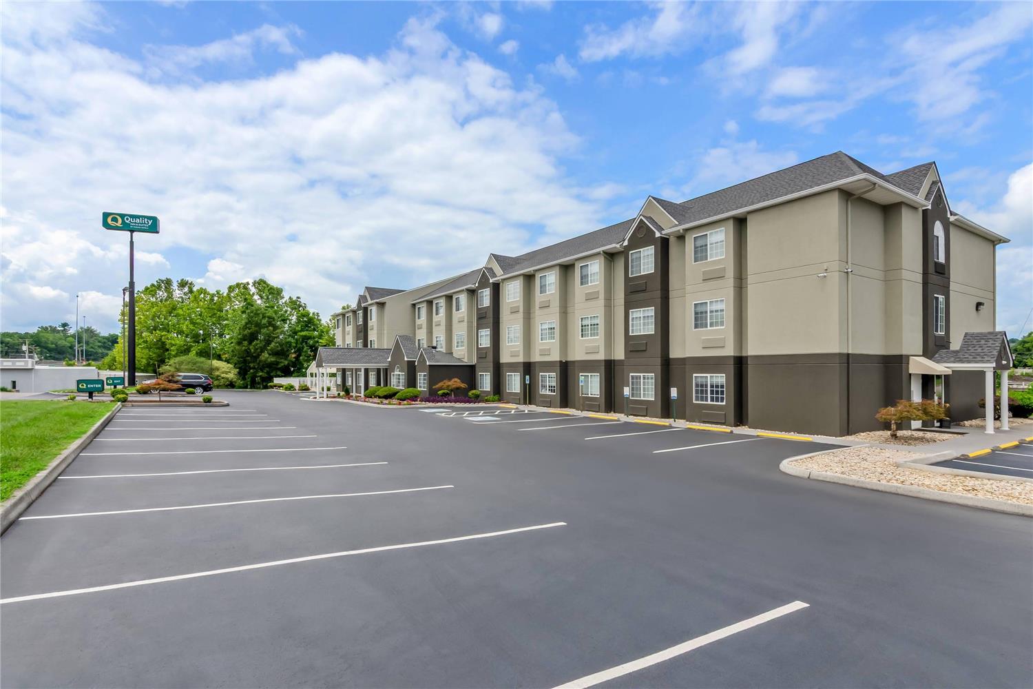 Quality Inn & Suites Bristol North 26/32