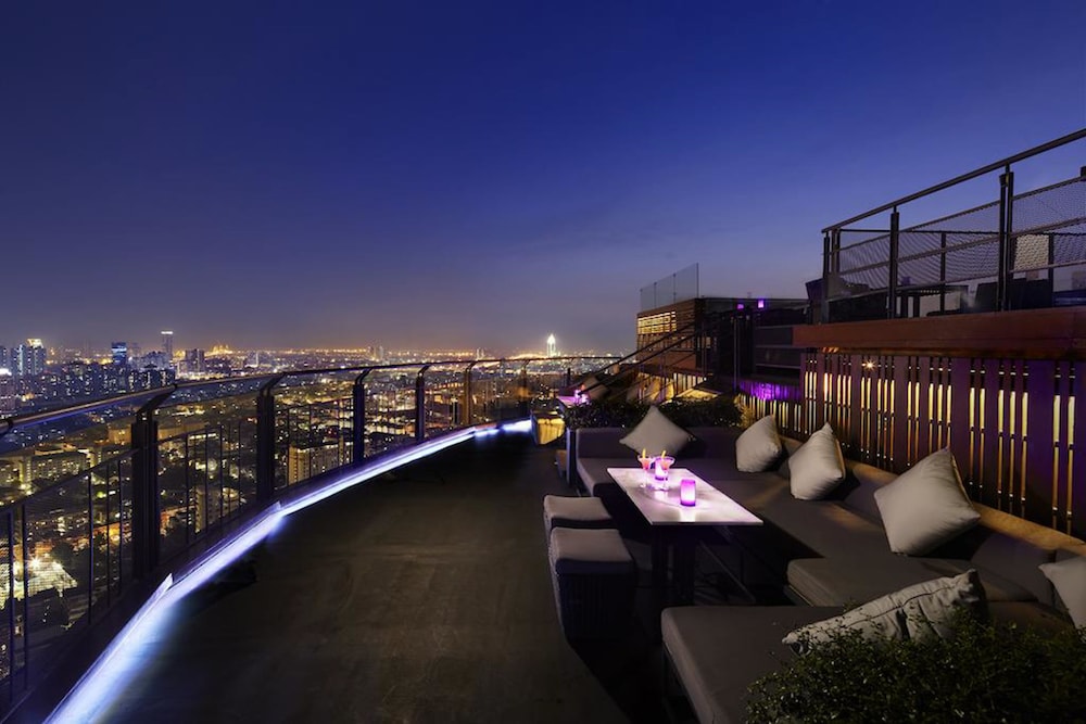 JC Kevin Sathorn Bangkok Hotel (ex. Anantara Sathorn Bangkok Hotel) 61/64