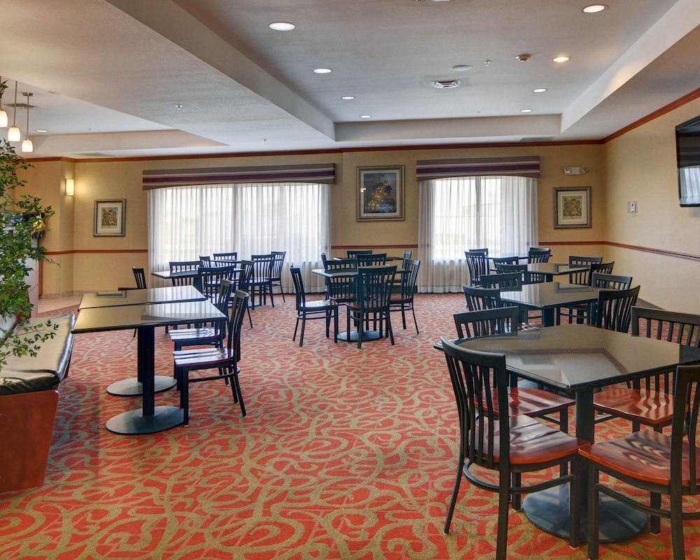 Quality Suites Near Cedar Creek Lake Mabank, TX 34/42