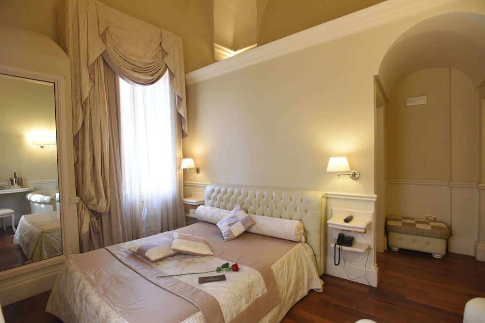 Suite Hotel Santa Chiara 23/50