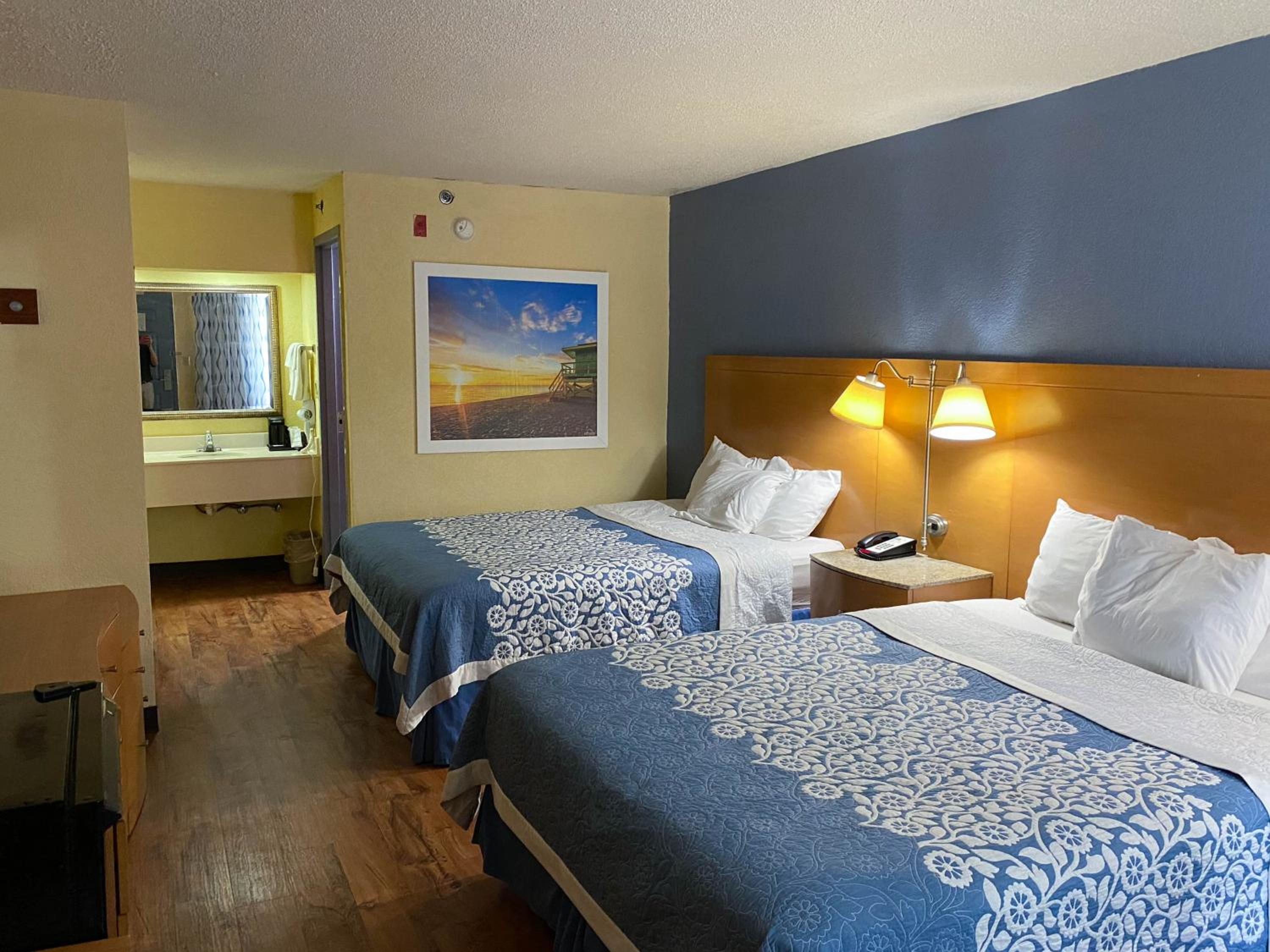 2 Queen Beds Non-Smoking