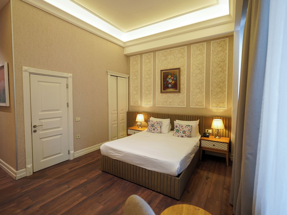 Superior, King Bed, Promenade Hotel 4/10