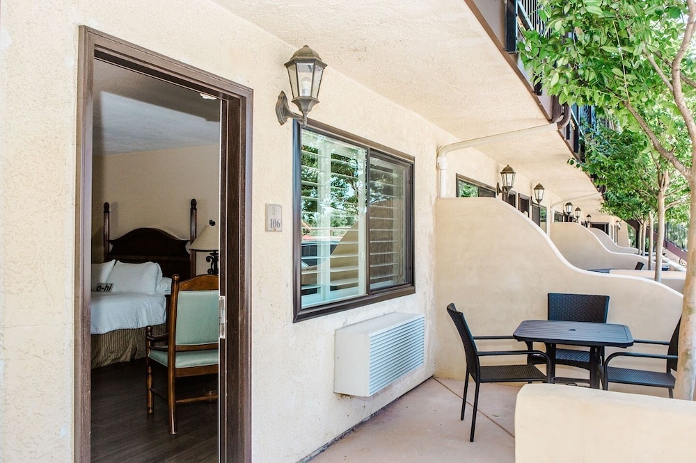 Casa Ojai Inn 45/60