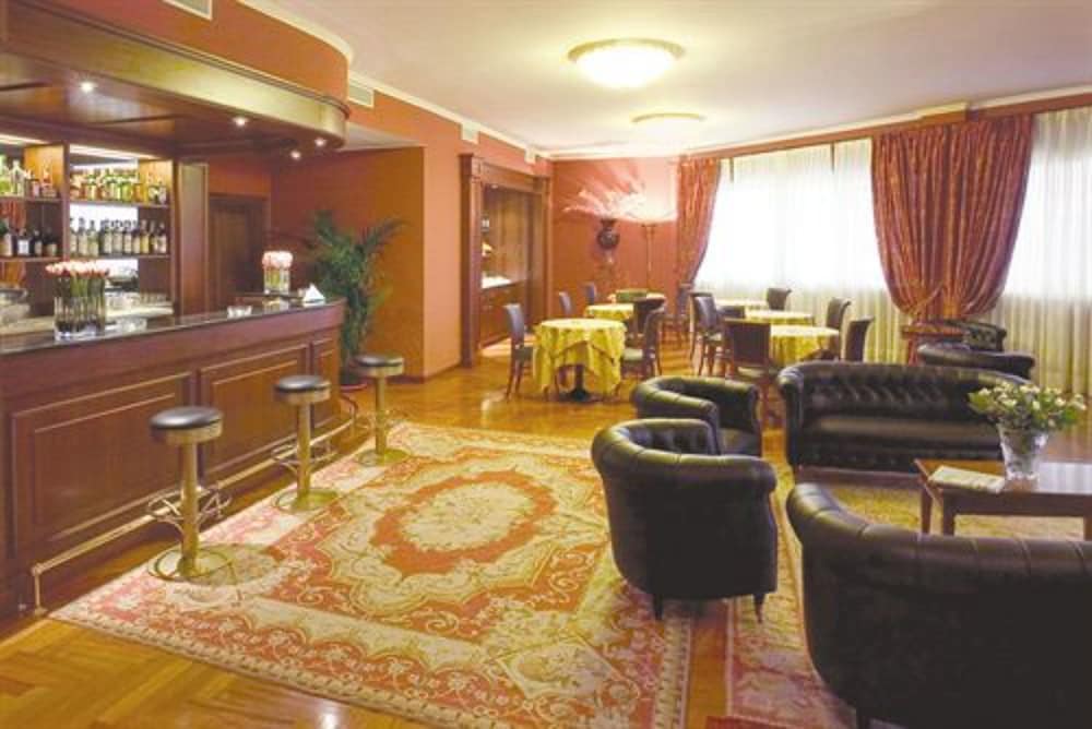 Maxim Hotel 25/40