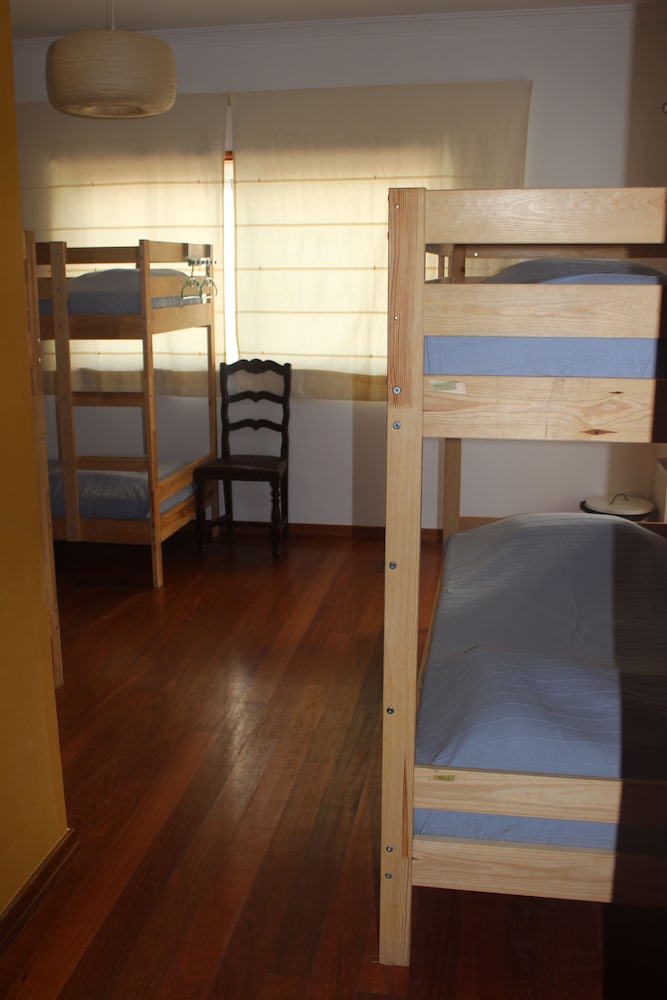 Ericeira Chill Hill Hostel & Private Rooms 27/50