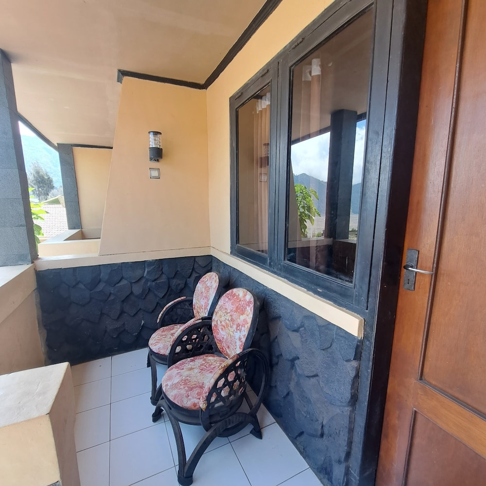 Cemara Indah Hotel 50/50