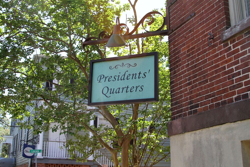 The Presidents Quarters Inn 3/76