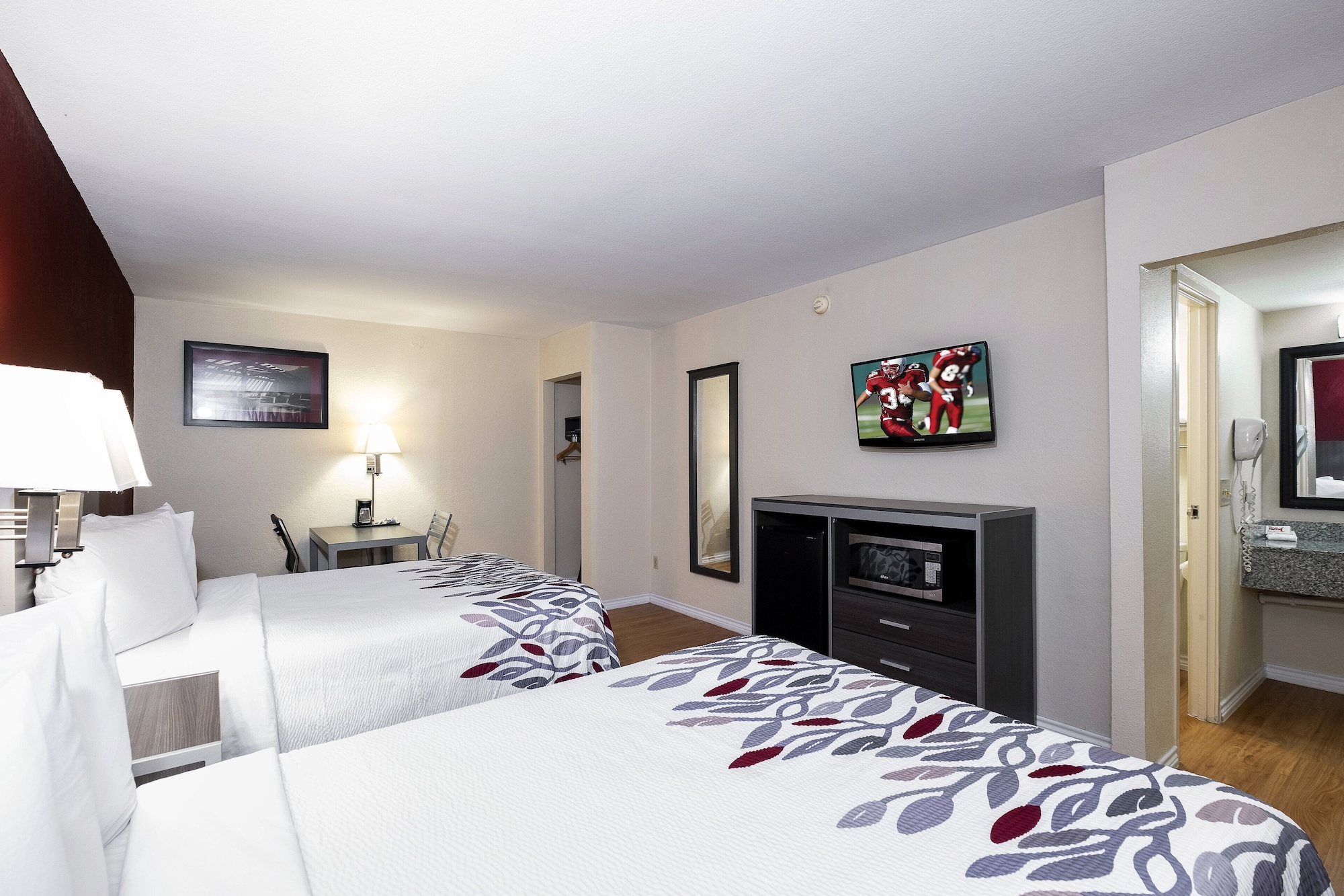 NON-SMOKING DELUXE 2 FULL BEDS, MICRO-FRIDGE