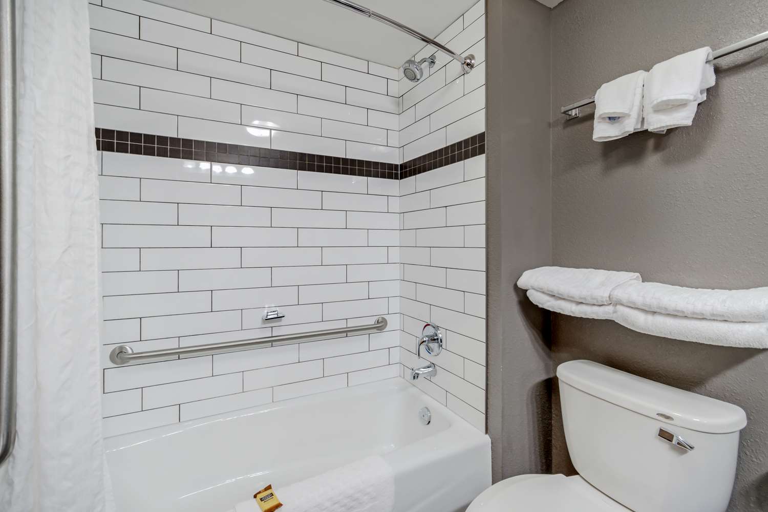 Best Western Plus Eastgate Inn Suites 23/27