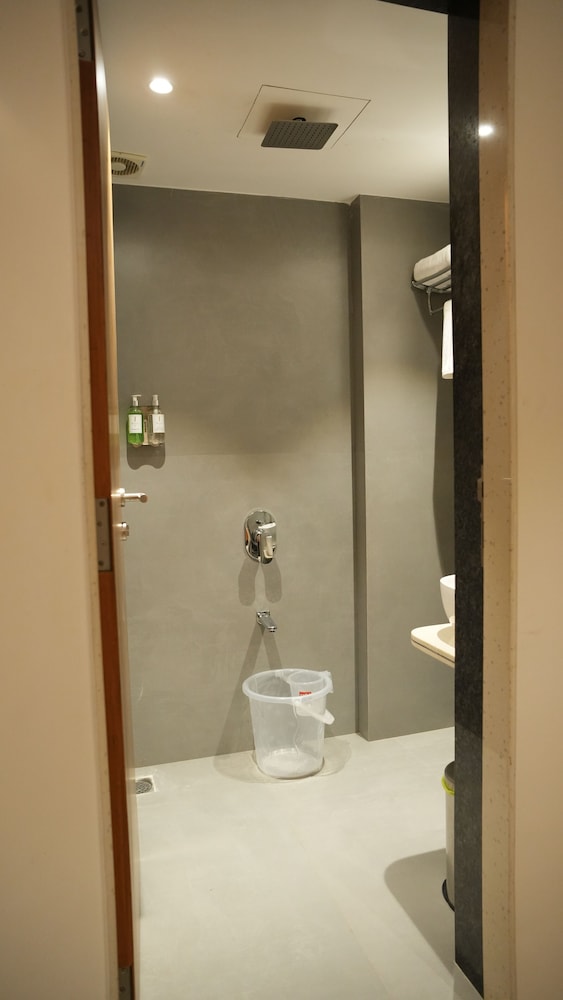 Jivanta Hotel 50/50