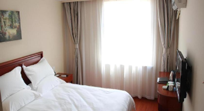 GreenTree Inn Shanghai Luojing Express Hotel 31/49