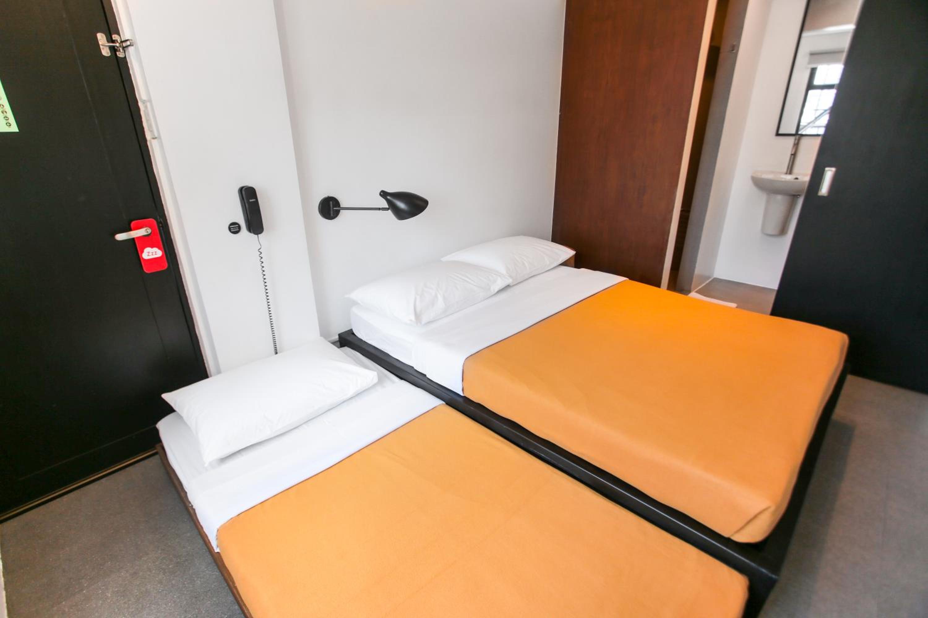 غرفة ثلاثية