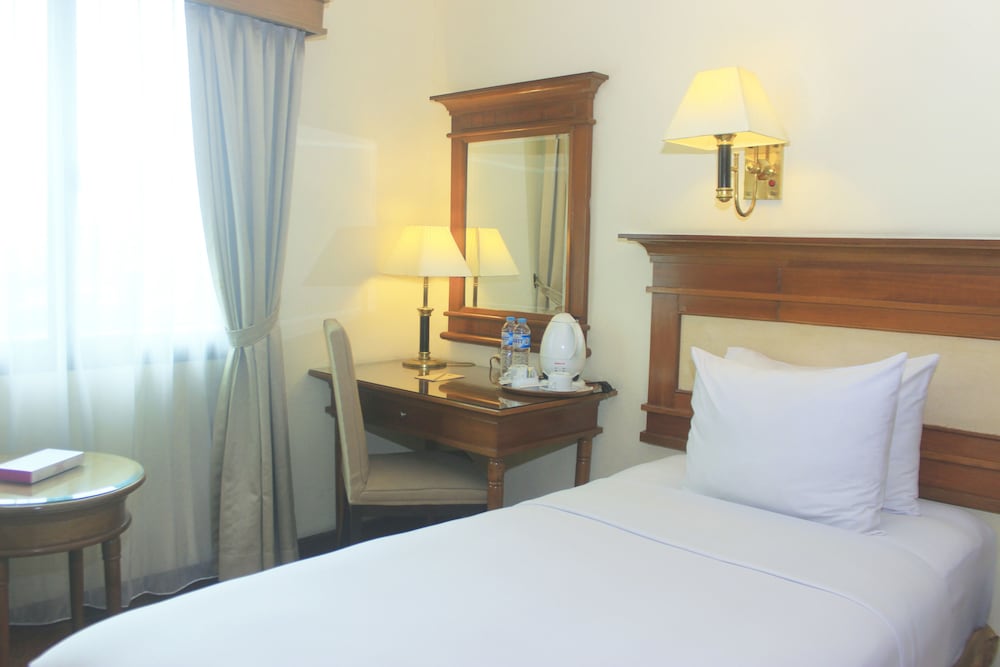 Mega Anggrek Hotel and Convention 12/57