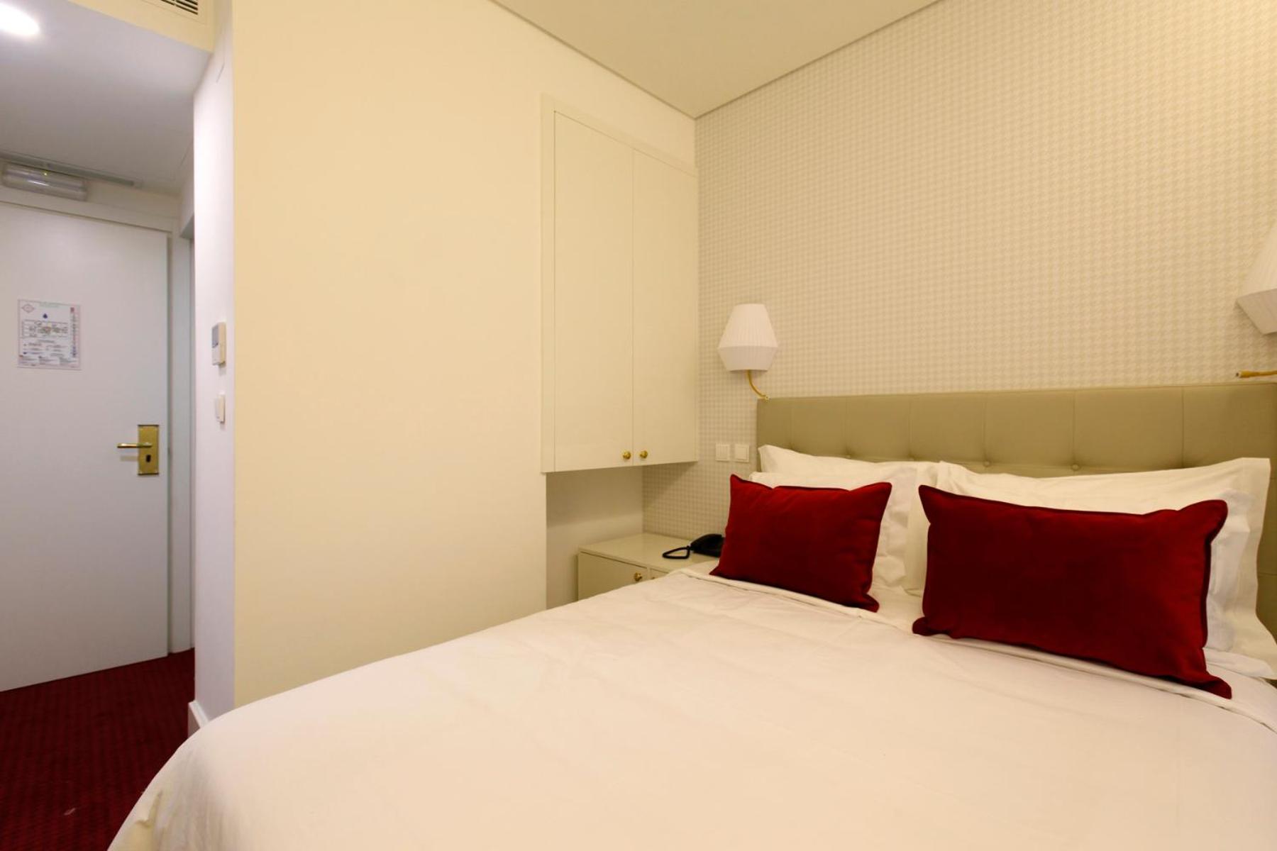 Mini, Double Bed