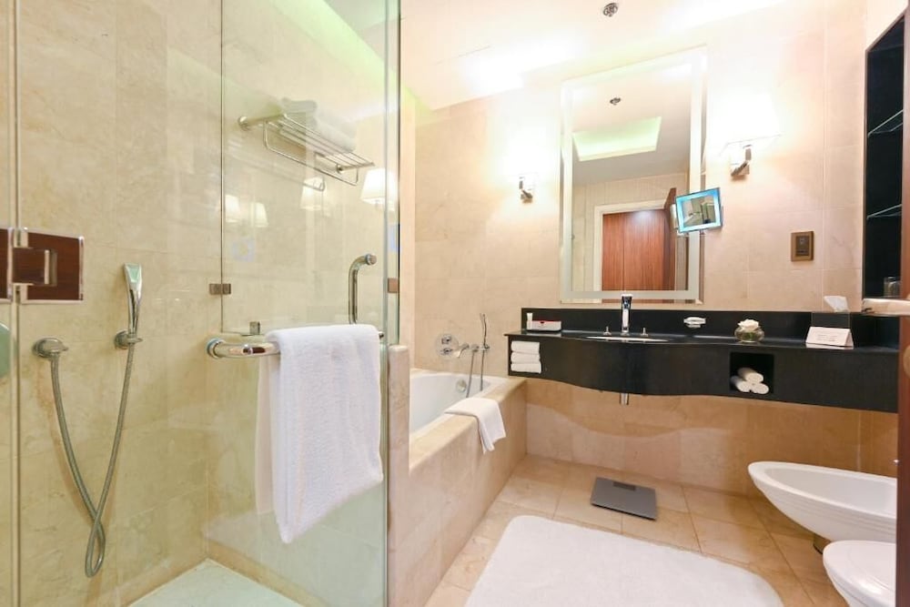 Best Plaza West Bay Hotel 67/67