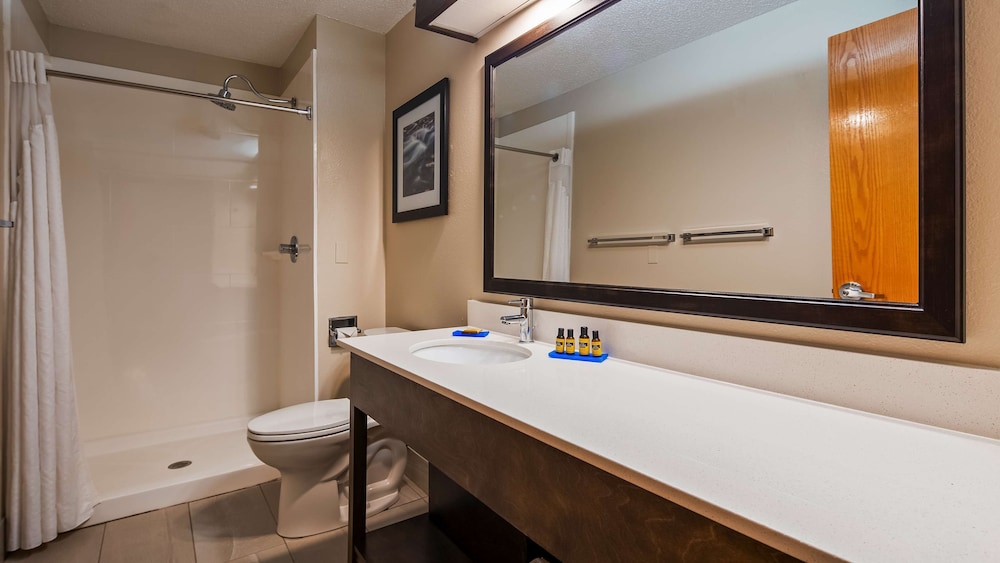 Best Western Plus Hudson I-94 27/28