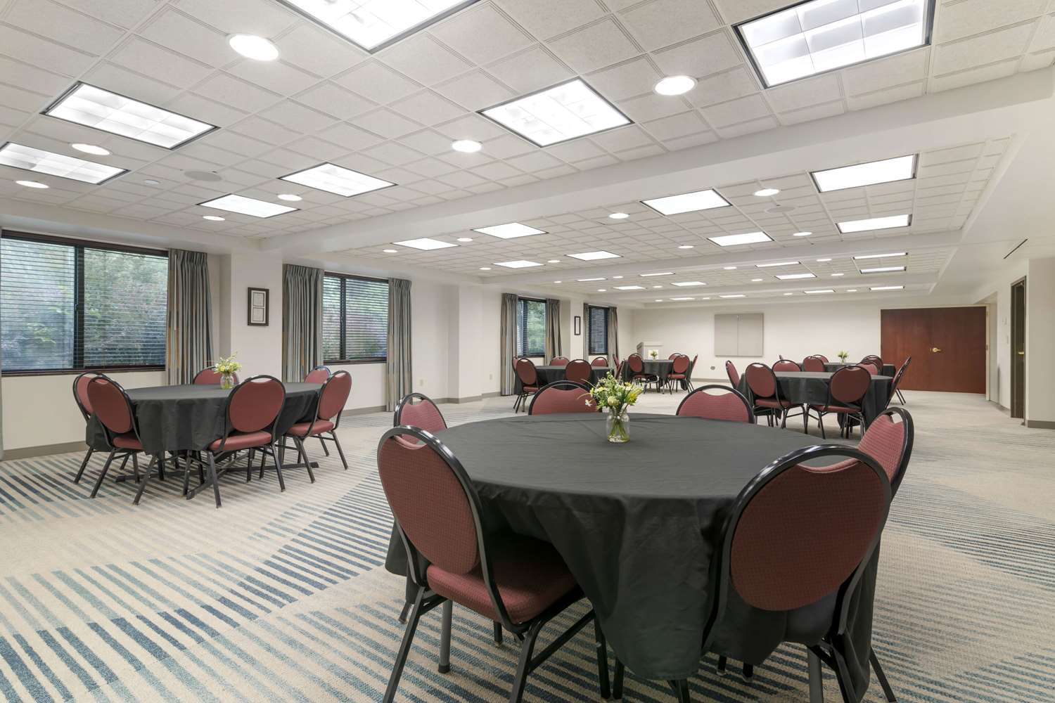 Comfort Inn and Suites Lake George, NY 2/3